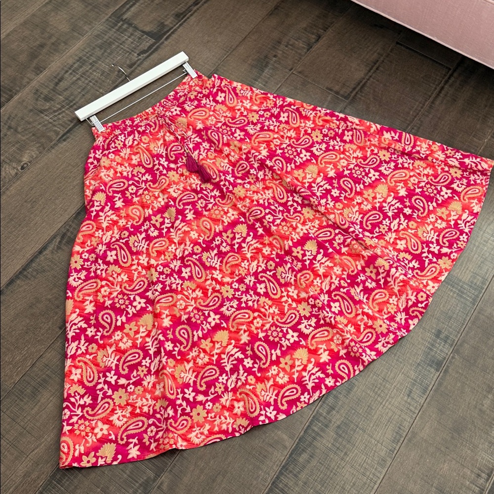NWT CHELSEA AND THEODORE PINK SKIRT SIZE M Floral Paisley Pink Skirt